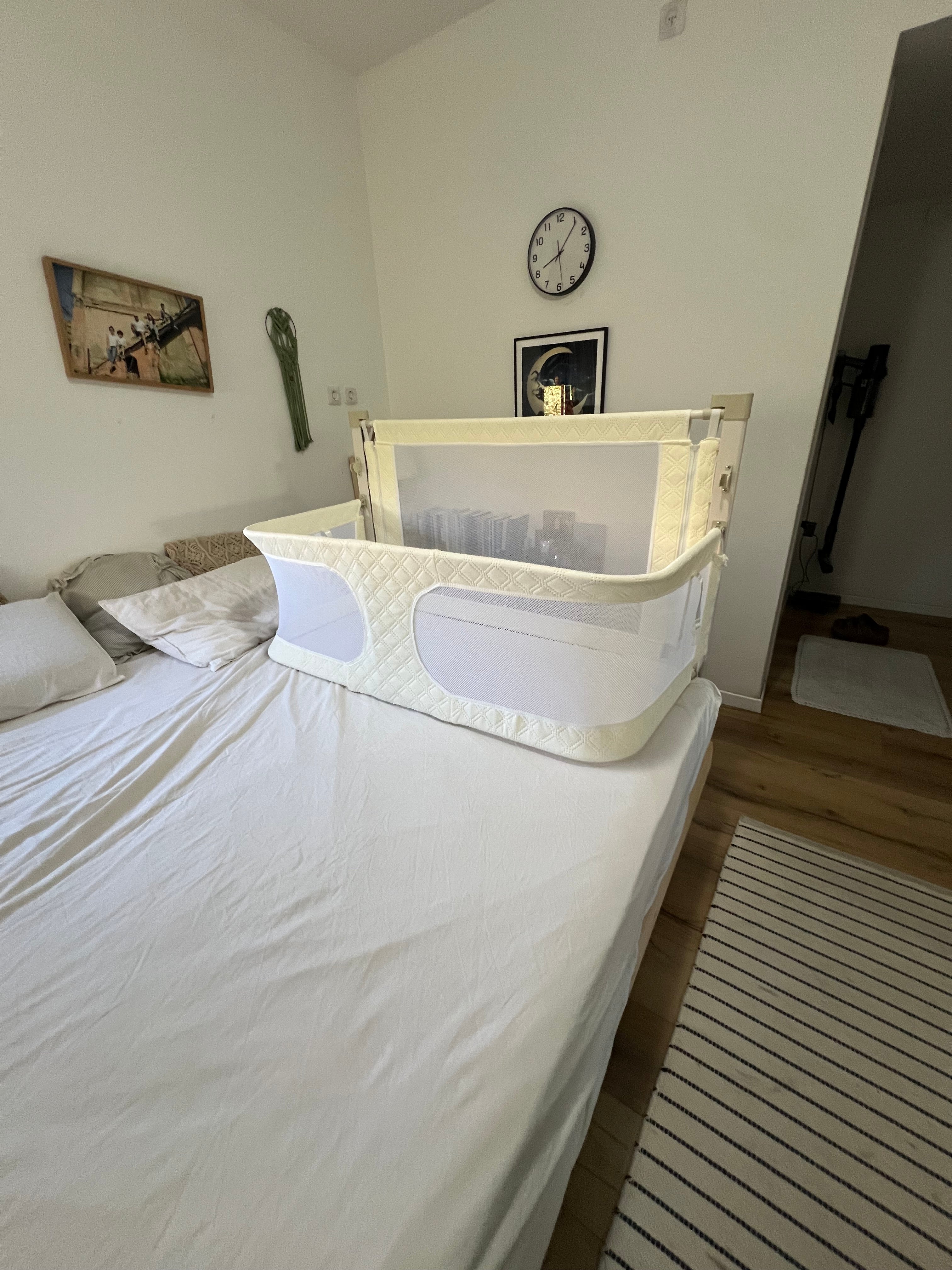 Minigo Safe Nest - מתחם שינה למיטת ההורים נייד ומוגן לתינוק
