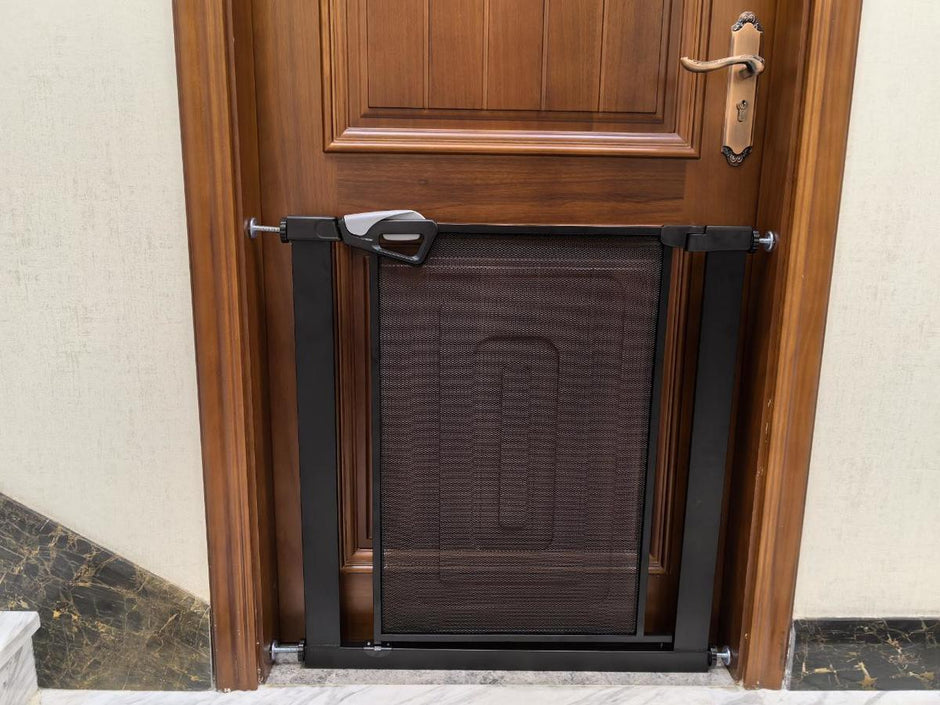 שער בטיחות רשת 'ללא קדיחה' עם מנגנון נעילה אוטומטי ופתיחה דו-צדדית - צבע שחור