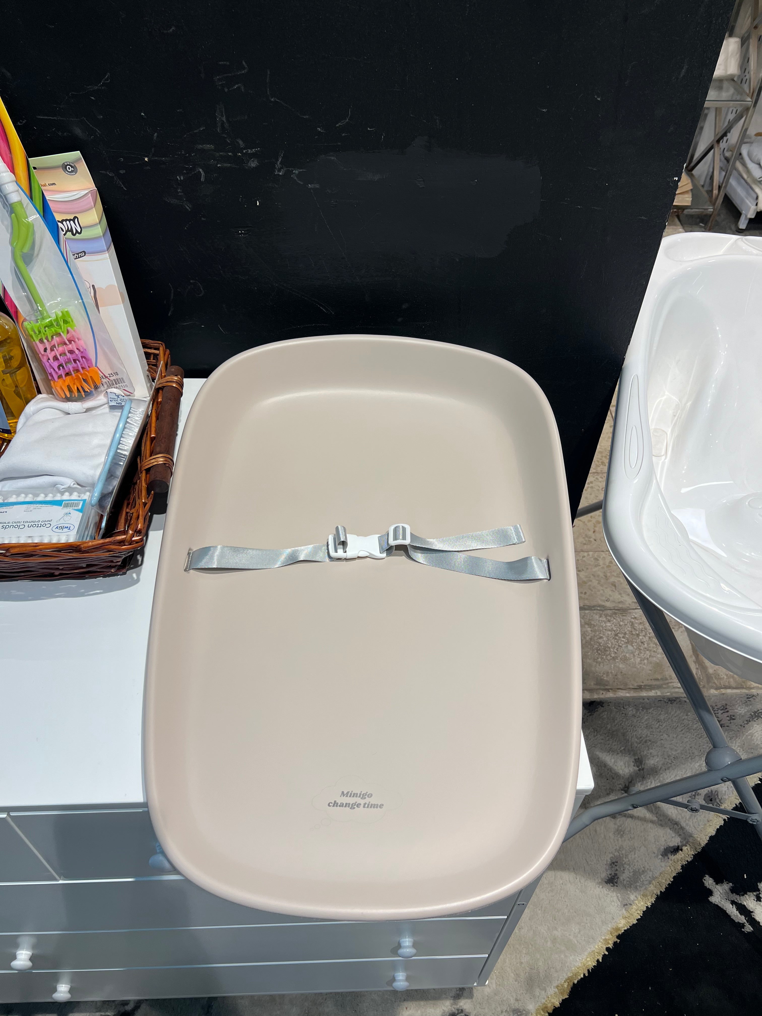 Minigo EVA – משטח החתלה סיליקון כולל רצועות דוחה מים בצבע בז'