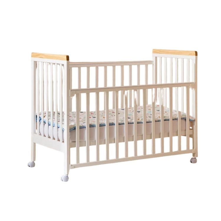 מיטת תינוק מיניגו מעץ צבע לבן שילוב עץ