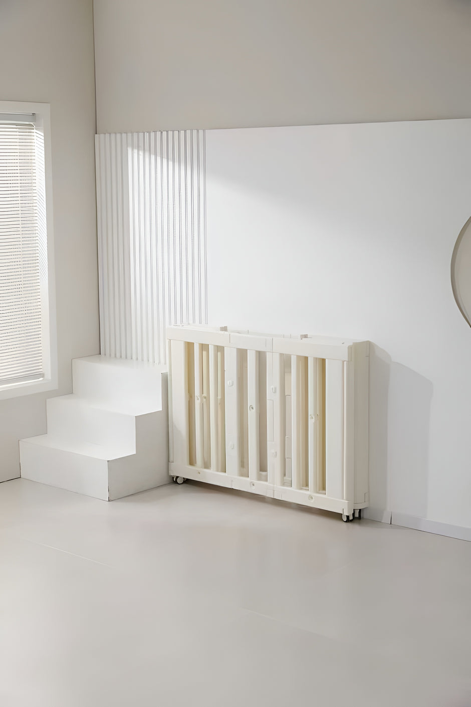עריסת תינוק פלסטיק Minigo עם 2 מצבי גובה + מזרן נושם צבע לבן