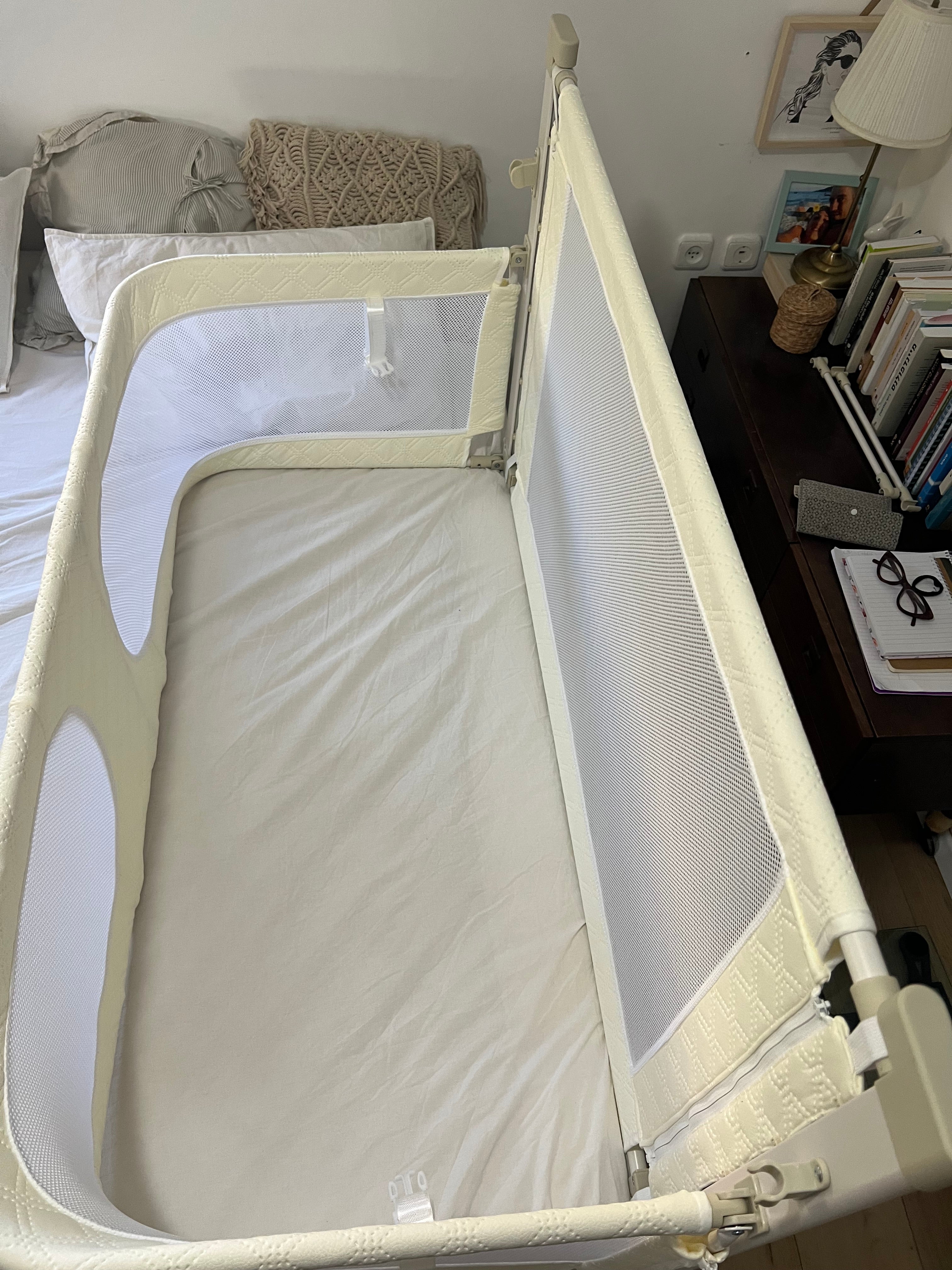 Minigo Safe Nest - מתחם שינה למיטת ההורים נייד ומוגן לתינוק